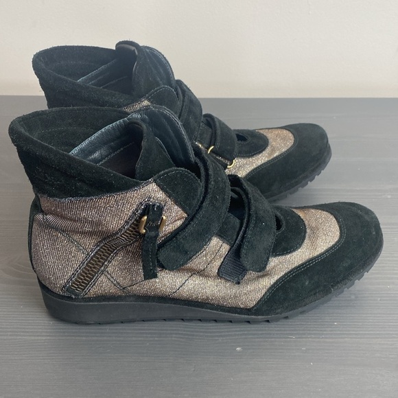 Stuart Weitzman Lug Sole Metallic Velcro Fit Bootie - Picture 7 of 11